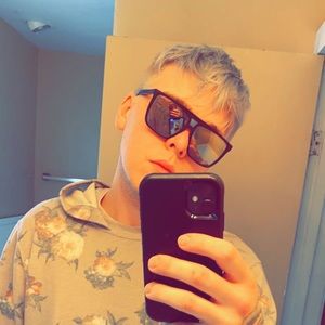 Meet your Posher, Adam